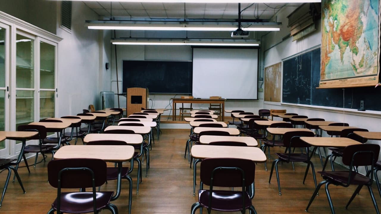 Desafíos de la educación: Estudiar es caro… y se paga con sueldos bajos.